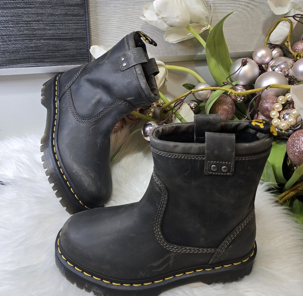 Dr. Martens Women's Anistone Lo Leather Boots Color:Charcoal Grey New